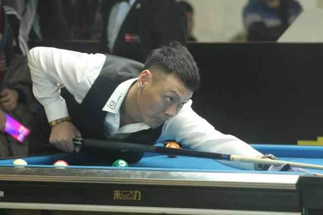 巴萨官方：费尔明左大腿股直肌受伤，预计缺阵三周